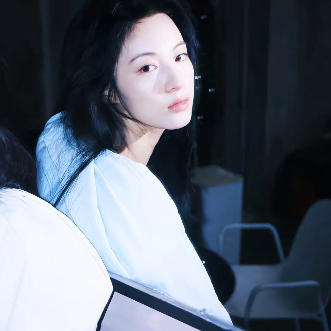 龙纹身的女鬼入镜